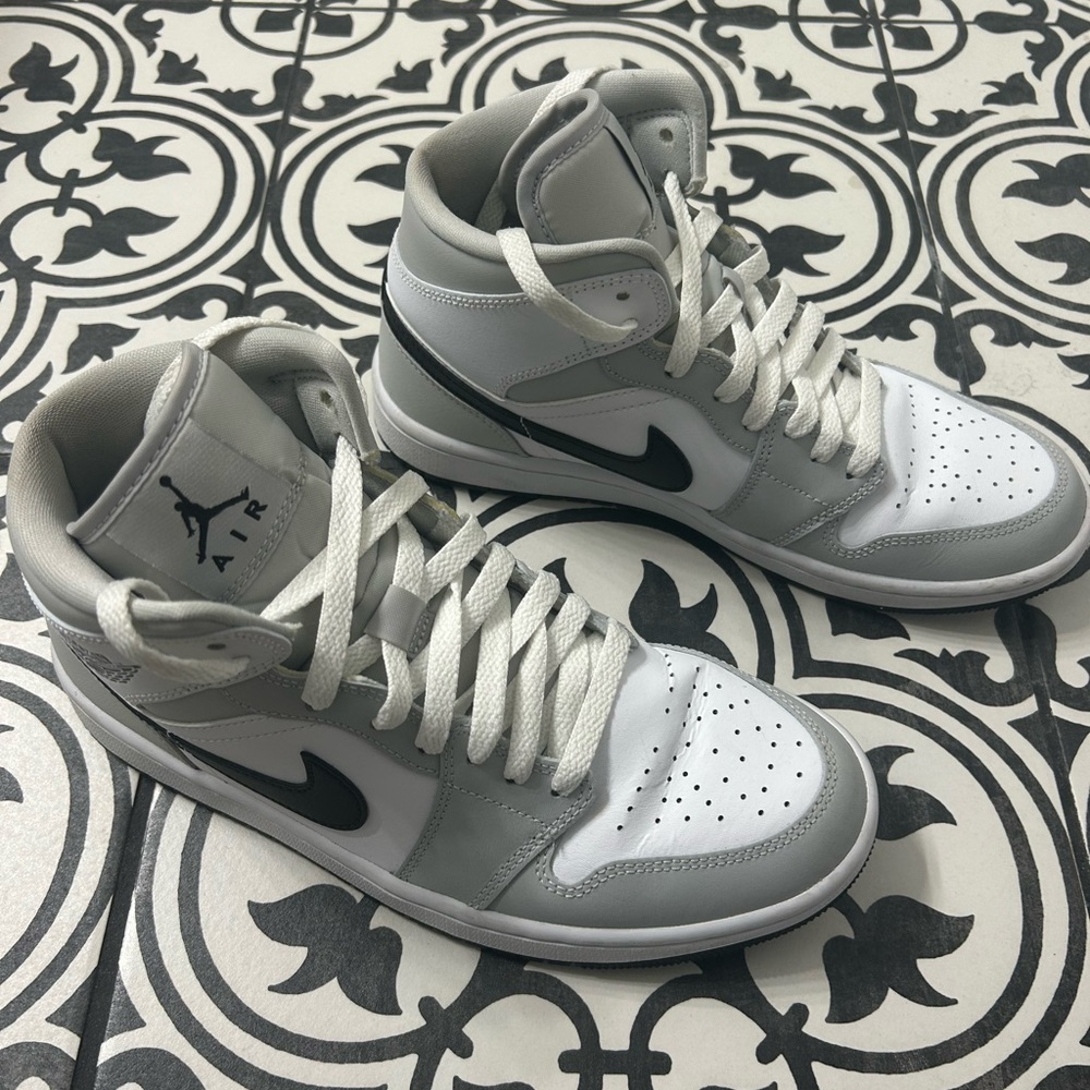 WMNS Air Jordan 1 MID SE
